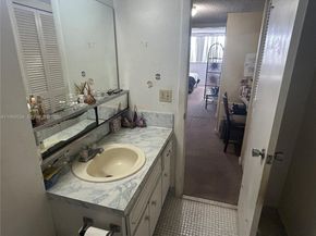 7118 Bonita Dr 704, Miami Beach FL 33141