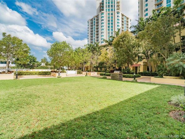 7355 SW 89th St 501N, Miami FL 33156