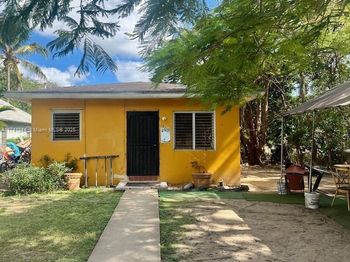 7720 NW Miami Pl