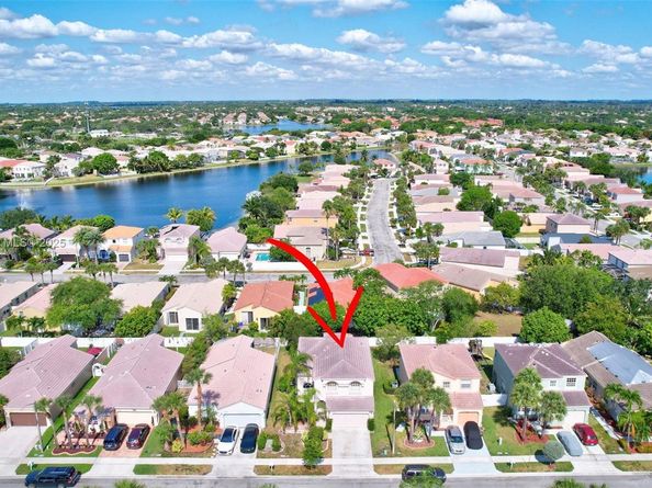 1562 NW 157th Ave, Pembroke Pines FL 33028