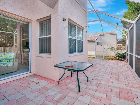1562 NW 157th Ave, Pembroke Pines FL 33028