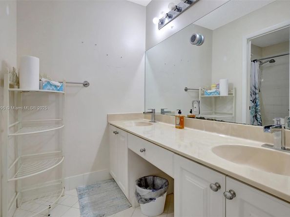 1562 NW 157th Ave, Pembroke Pines FL 33028