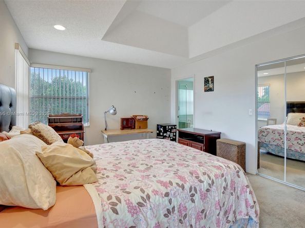 1562 NW 157th Ave, Pembroke Pines FL 33028