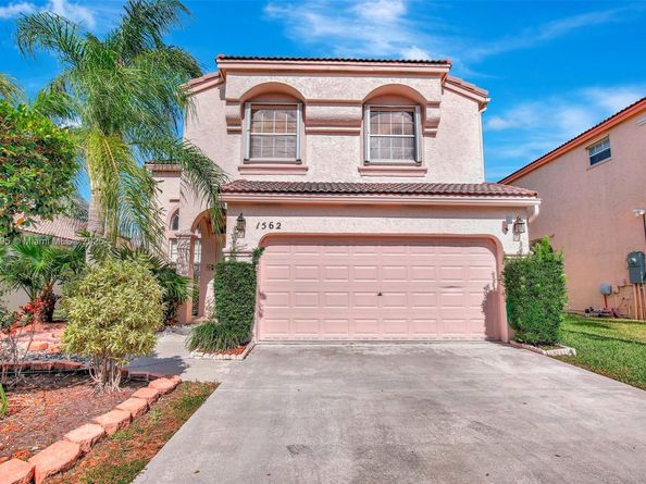 1562 NW 157th Ave, Pembroke Pines FL 33028