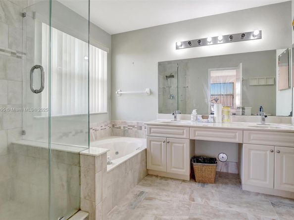 1562 NW 157th Ave, Pembroke Pines FL 33028