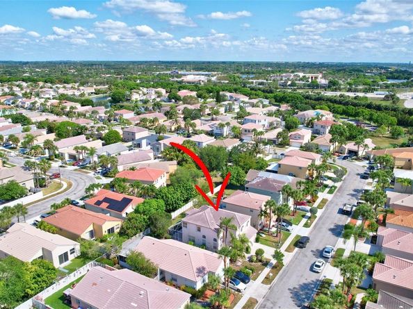 1562 NW 157th Ave, Pembroke Pines FL 33028