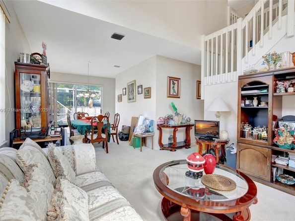 1562 NW 157th Ave, Pembroke Pines FL 33028