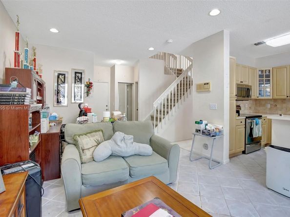 1562 NW 157th Ave, Pembroke Pines FL 33028