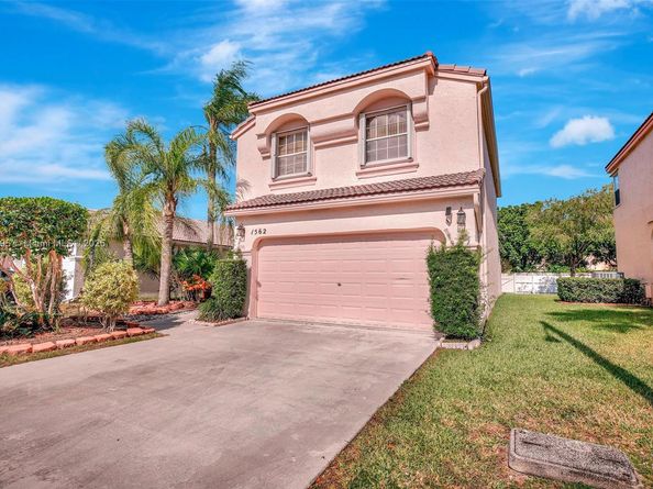 1562 NW 157th Ave, Pembroke Pines FL 33028