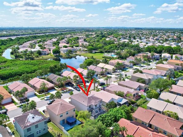 1562 NW 157th Ave, Pembroke Pines FL 33028