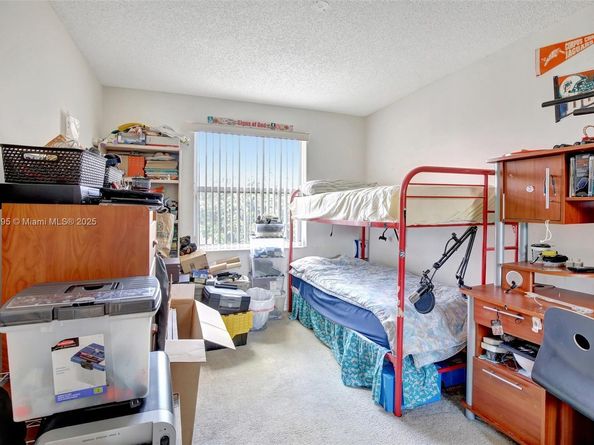 1562 NW 157th Ave, Pembroke Pines FL 33028