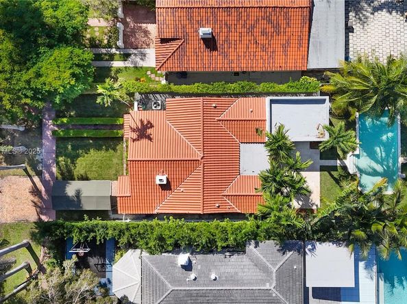 4484 Royal Palm Ave, Miami Beach FL 33140