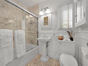 4484 Royal Palm Ave, Miami Beach FL 33140