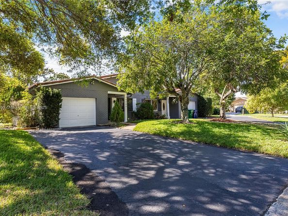 9080 NW 23rd St, Coral Springs FL 33065