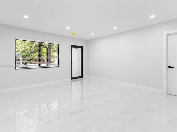 9080 NW 23rd St, Coral Springs FL 33065