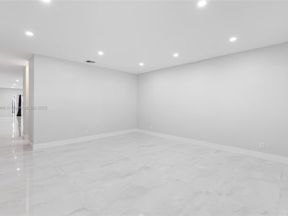 9080 NW 23rd St, Coral Springs FL 33065