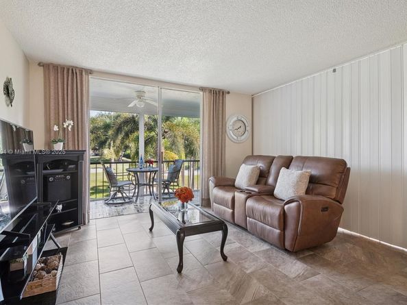 700 S Hollybrook Dr 201, Pembroke Pines FL 33025