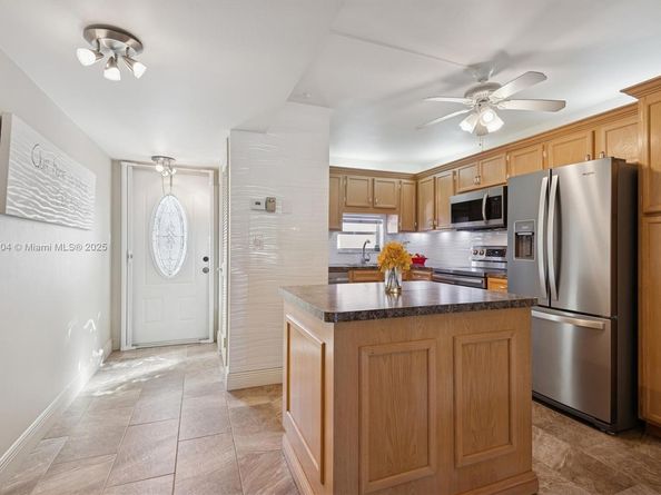 700 S Hollybrook Dr 201, Pembroke Pines FL 33025