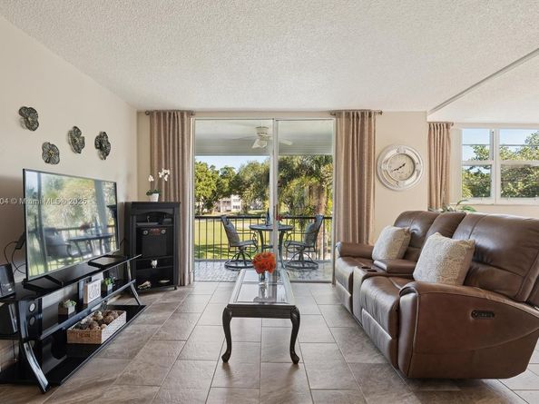 700 S Hollybrook Dr 201, Pembroke Pines FL 33025