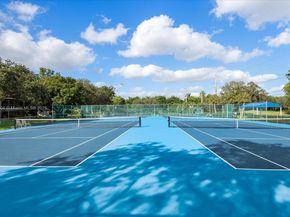 700 S Hollybrook Dr 201, Pembroke Pines FL 33025