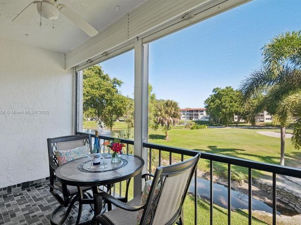 700 S Hollybrook Dr 201, Pembroke Pines FL 33025