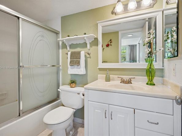 700 S Hollybrook Dr 201, Pembroke Pines FL 33025