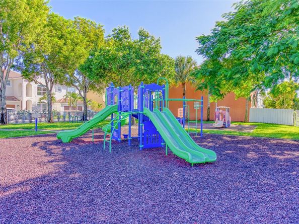 3839 SW 51st St, Hollywood FL 33312