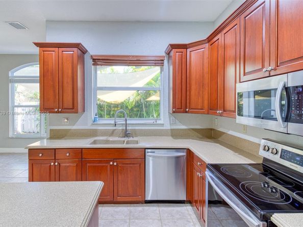 3839 SW 51st St, Hollywood FL 33312