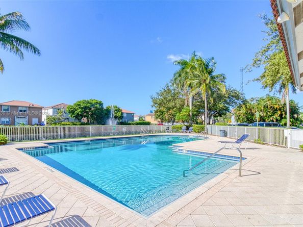 3839 SW 51st St, Hollywood FL 33312