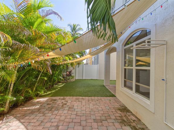 3839 SW 51st St, Hollywood FL 33312