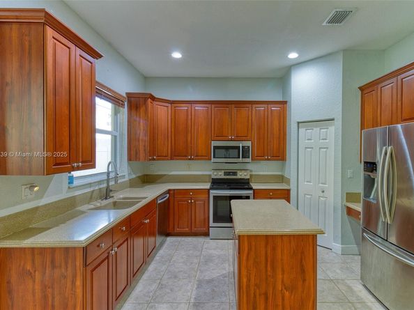 3839 SW 51st St, Hollywood FL 33312