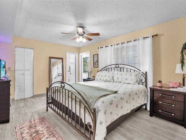 2324 Van Buren St 204, Hollywood FL 33020