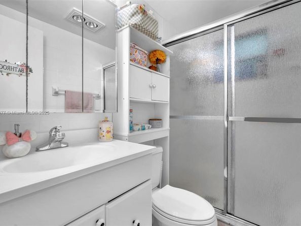 2324 Van Buren St 204, Hollywood FL 33020
