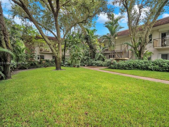 2324 Van Buren St 204, Hollywood FL 33020