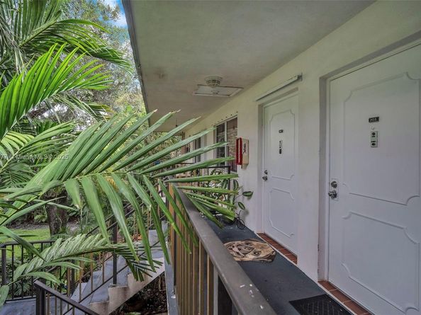 2324 Van Buren St 204, Hollywood FL 33020