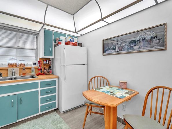 2324 Van Buren St 204, Hollywood FL 33020