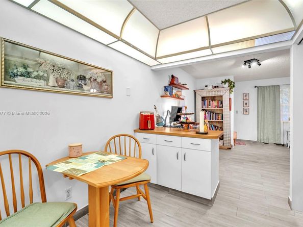2324 Van Buren St 204, Hollywood FL 33020