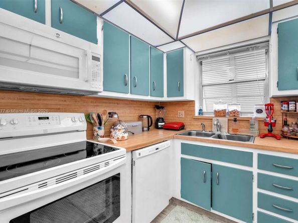 2324 Van Buren St 204, Hollywood FL 33020