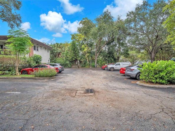 2324 Van Buren St 204, Hollywood FL 33020
