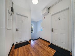 7124 Bay Dr, Miami Beach FL 33141