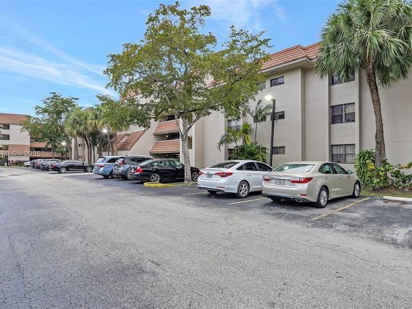 481 Ives Dairy Rd 1054, Miami FL 33179