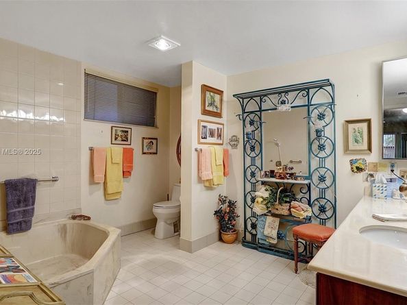 481 Ives Dairy Rd 1054, Miami FL 33179