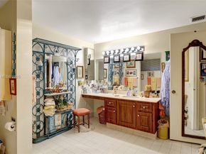 481 Ives Dairy Rd 1054, Miami FL 33179
