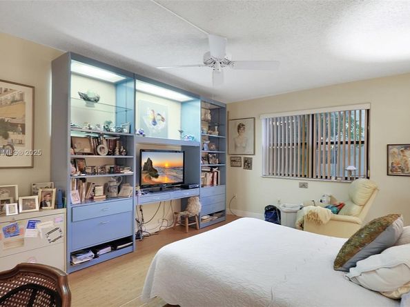 481 Ives Dairy Rd 1054, Miami FL 33179