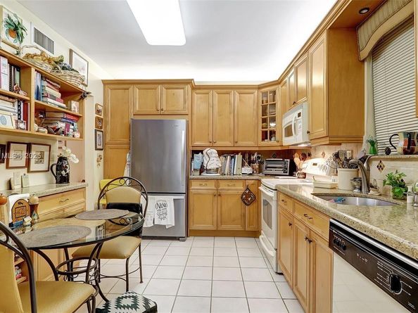481 Ives Dairy Rd 1054, Miami FL 33179