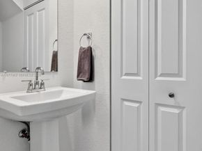 20868 NW 9th Path, Miami Gardens FL 33169