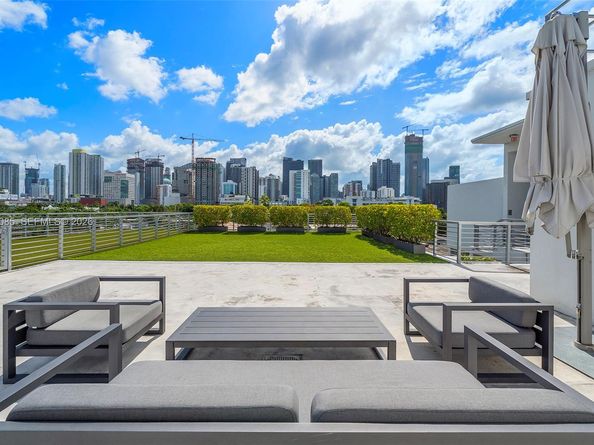 545 SW 11th St 208, Miami FL 33129