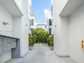 545 SW 11th St 208, Miami FL 33129