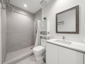 545 SW 11th St 208, Miami FL 33129