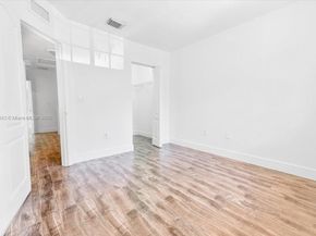 21007 NW 14 Pl 351, Miami Gardens FL 33169